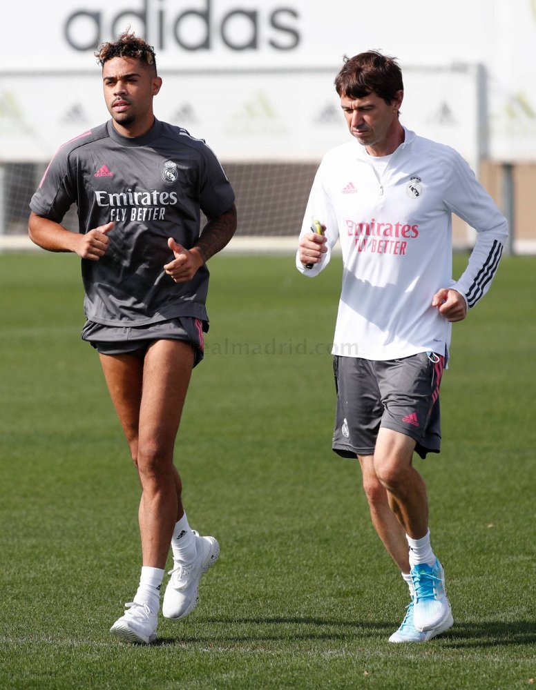 钱塘雄鲨队小胜洞庭山猫队，击剑常规赛上演裁判判罚引热议！锋线火力回暖的简单介绍