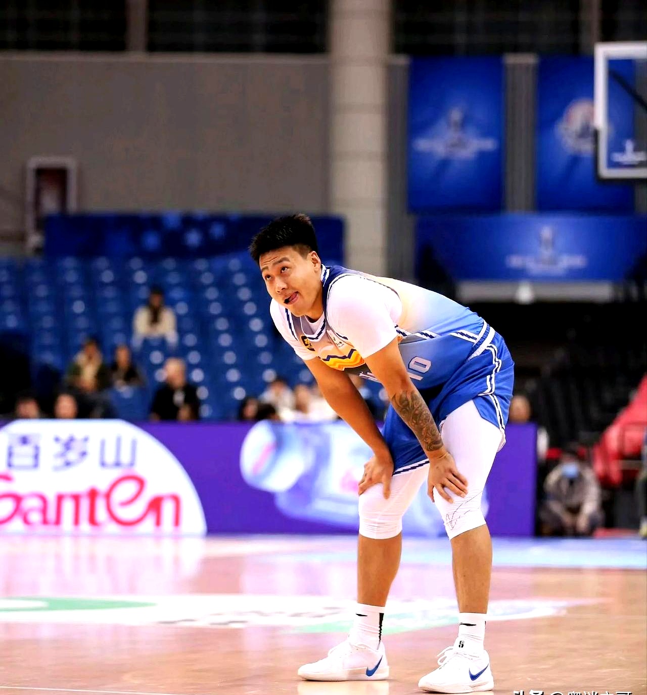 九游体育下载-CBA季后赛倒计时，华盛顿奇才关键时刻队长鼓劲，细节引发关注，赛场秩序良好，年轻球员得到机会(cba季后赛半决赛数据展望之广东vs辽宁)